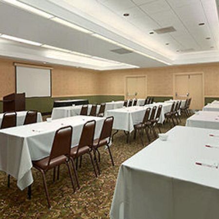 Ramada Burlington Hotel And Conference Center Ngoại thất bức ảnh