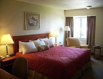 Ramada Burlington Hotel And Conference Center Ngoại thất bức ảnh