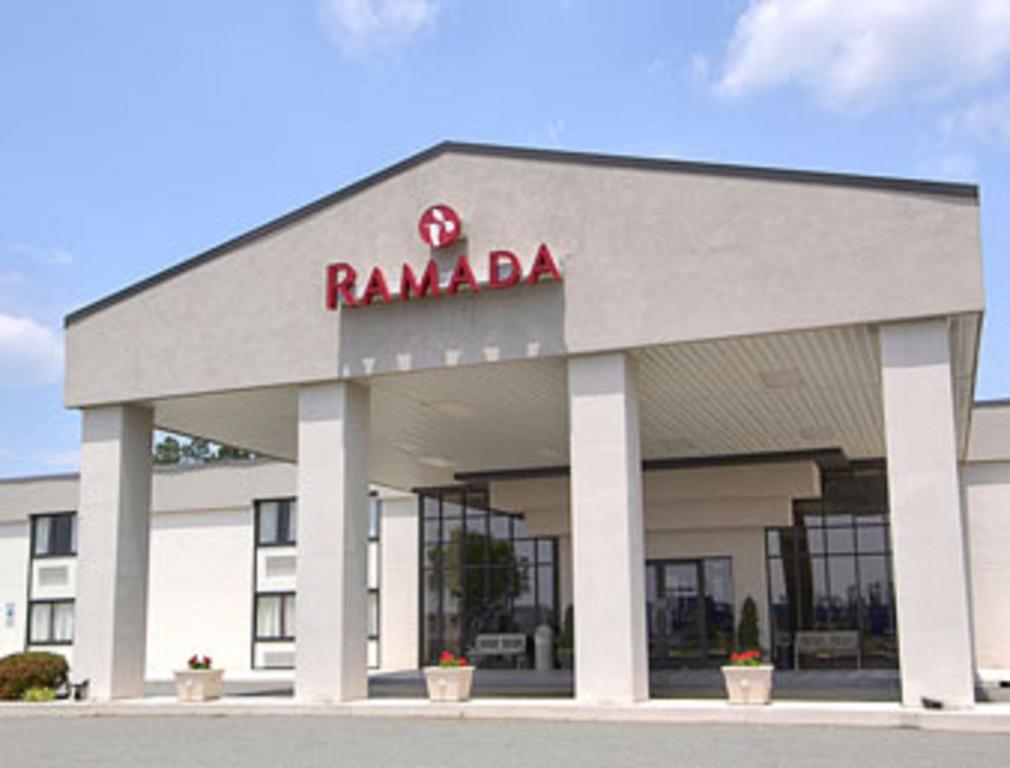 Ramada Burlington Hotel And Conference Center Ngoại thất bức ảnh