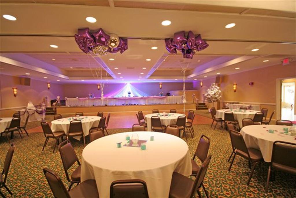 Ramada Burlington Hotel And Conference Center Ngoại thất bức ảnh