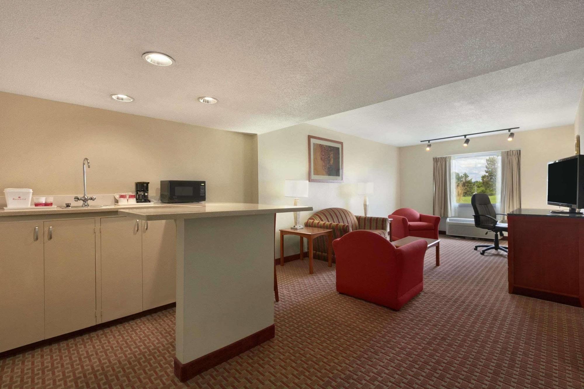 Ramada Burlington Hotel And Conference Center Ngoại thất bức ảnh